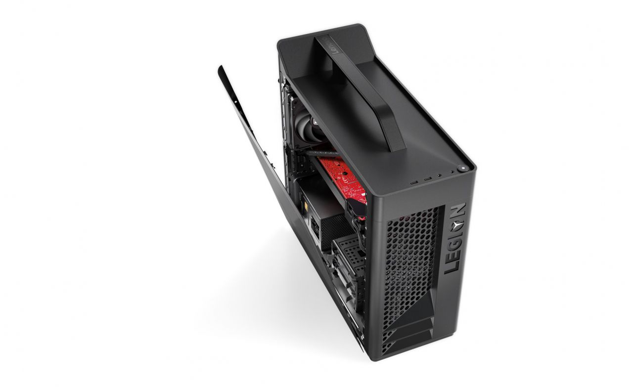 Vista lateral de un ordenador de escritorio Lenovo Legion T730 con tapa abierta