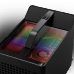 Panel transparente del ordenador Lenovo Legion C730 con luces RGB