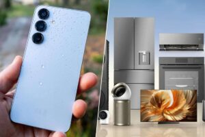 Un smartphone con gotas de agua junto a electrodomésticos modernos