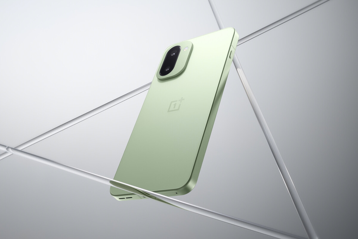 Smartphone OnePlus 15R en color verde con diseño elegante