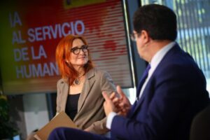 Ana García Robles durante un evento sobre gobernanza de IA en Valencia