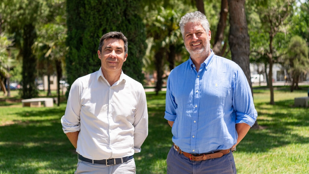 Investigadores analizando desigualdades en compromisos climáticos globales