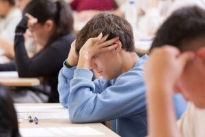Estudiantes concentrados durante la prueba de la PAU en Santa Cruz de Tenerife